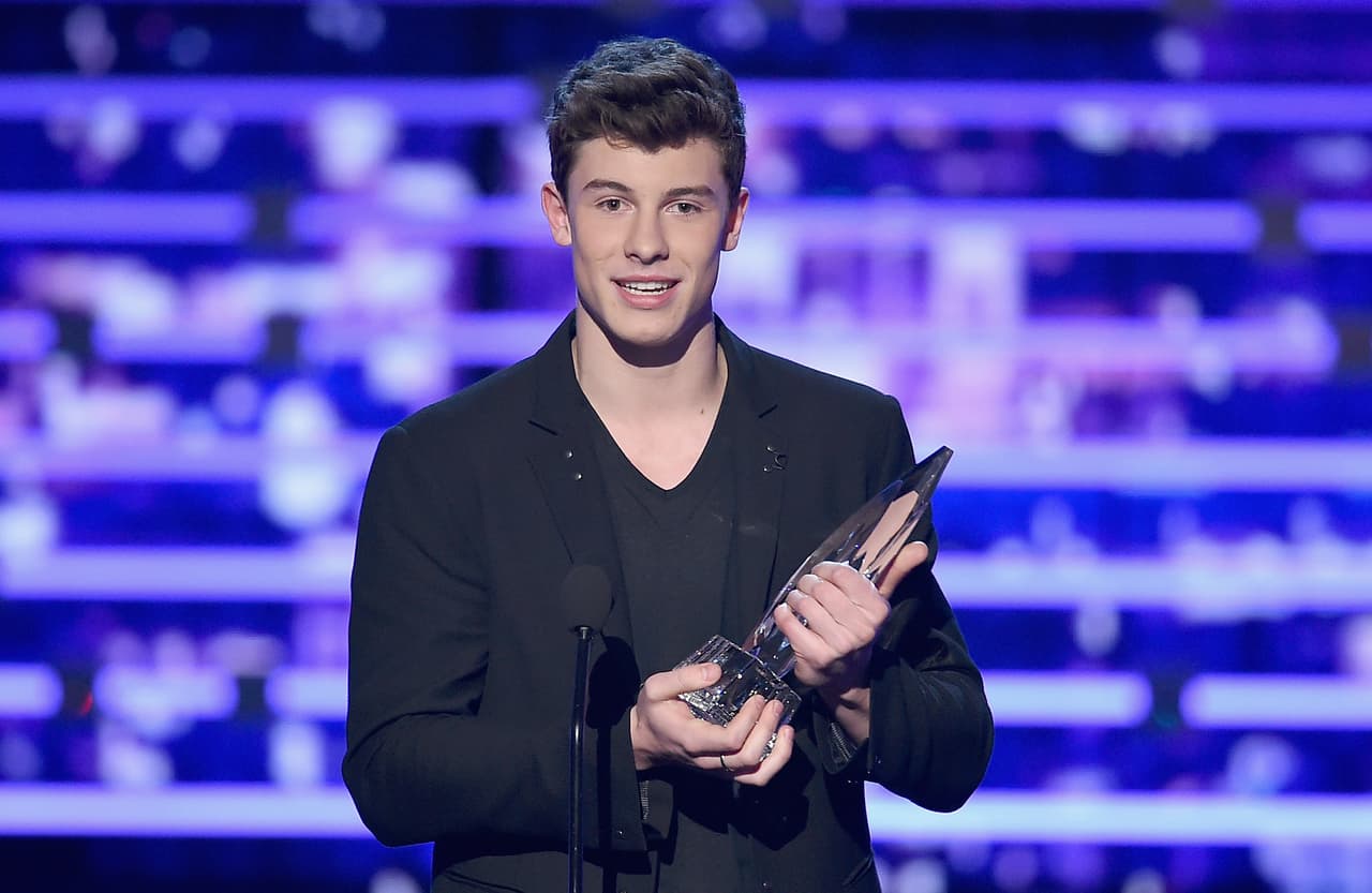 Triunfó el cantante Shawn Mendes, intérprete del hit 'Stitches'.