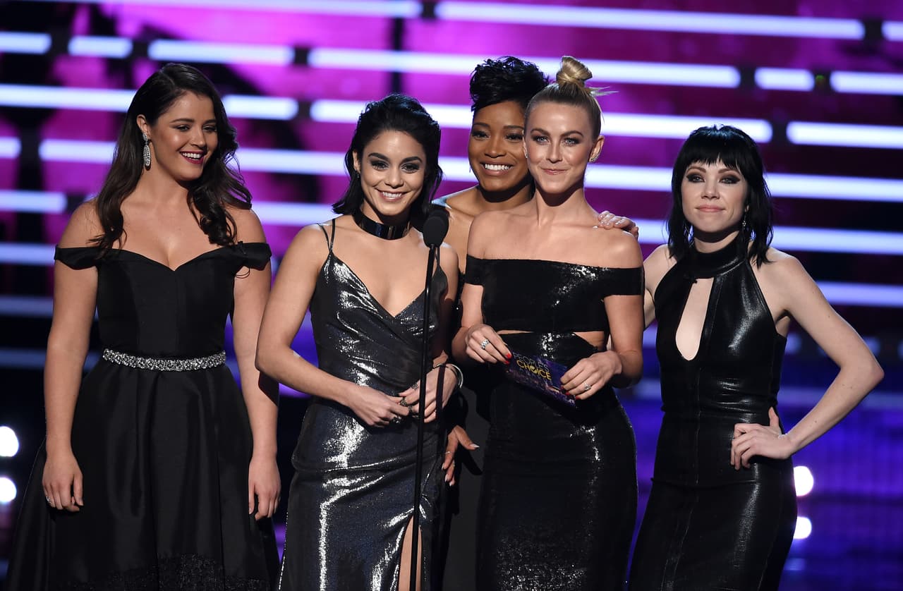 El elenco de la nueva 'Grease', comandado por Vanessa Hudgens y Julianne Hough, entregaron otra terna.