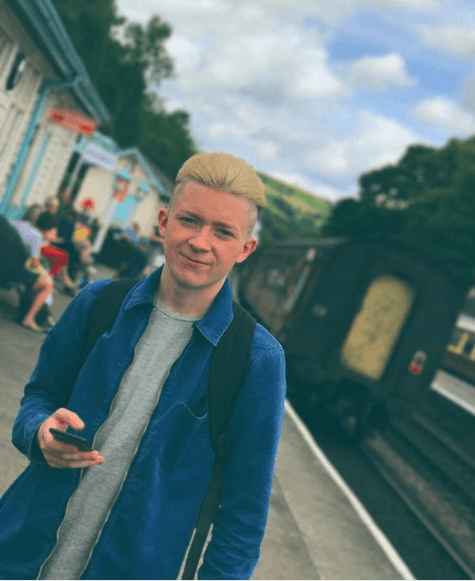 Así fue el caso de Oliver Potter, un Youtuber de Reino Unido quien comparte todo tipo de vídeos donde aparece junto a su familia y amigos.