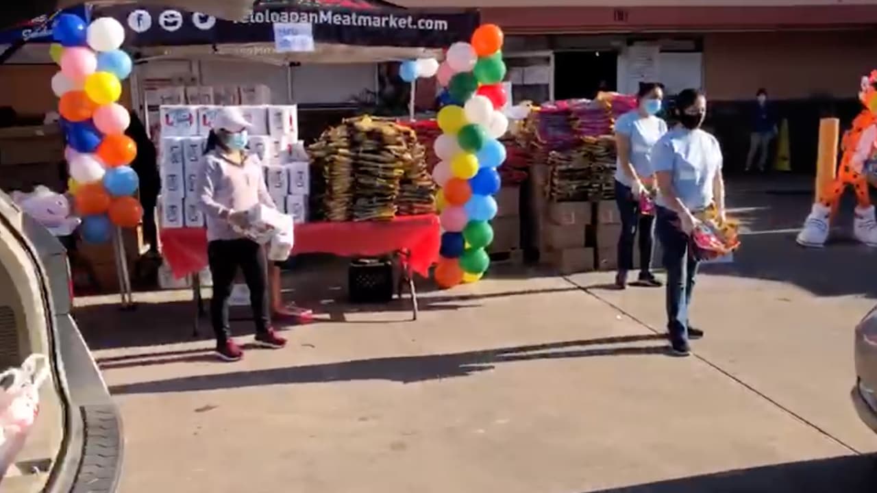 A partir de las 8:00 am, del jueves 30 de abril, se llevará a cabo la
<b><a href="https://www.univision.com/local/houston-kxln/asi-fue-la-distribucion-masiva-de-alimentos-y-mascarillas-en-el-estadio-nrg-de-houston-fotos">distribución</a></b> de las despensas.