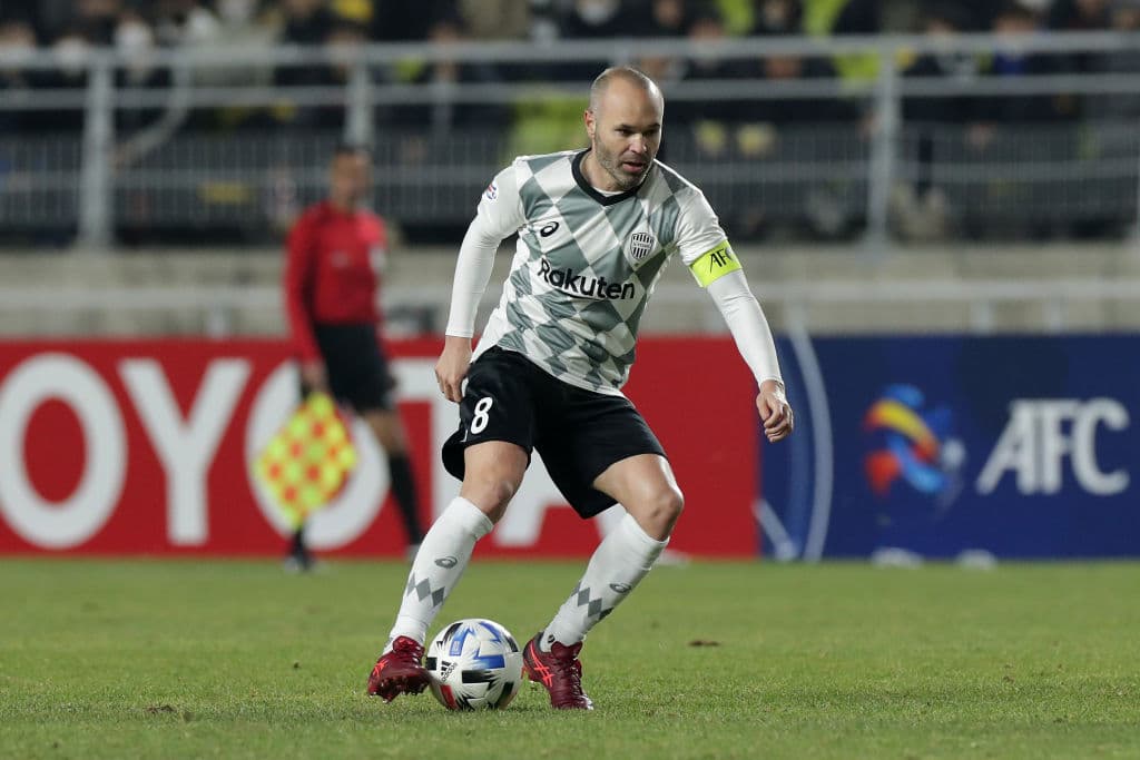 <b>Andrés Iniesta - Vissel Kobe </b>- En los años 1990 el español fundó Bodegas Iniesta es el negocio vinícola familiarl. Su siguiente objetivo es colocar sus vinos en el mercado asiático.