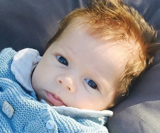 En lo que define una fecha para su triunfal regreso, la cantante no repara en consentir a su amado Sasha.