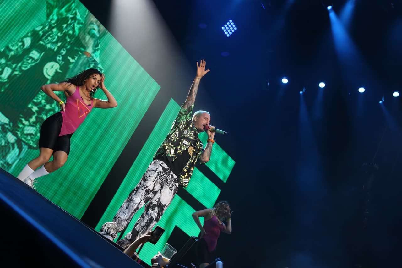 Acto seguido, 
<b>J Balvin</b> hizo estallar a los fanáticos del reggaetón con sus grandes exitos.