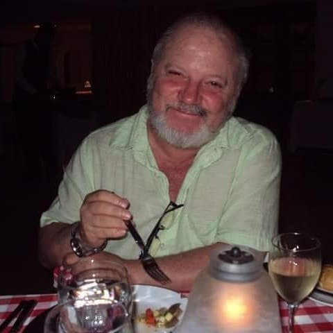 "En octubre, por ahí, me percaté al bañarme de que tenía una bola que iba creciendo con los días, entonces me preocupé y fuí con el dermatólogo de la Asociación Nacional de Actores (ANDA)", reveló el actor de la telenovela 'La fea más bella' a la cámara del programa
<a href="https://twitter.com/deprimeramano/status/1116404615308726272" target="_blank">De primera mano</a>.