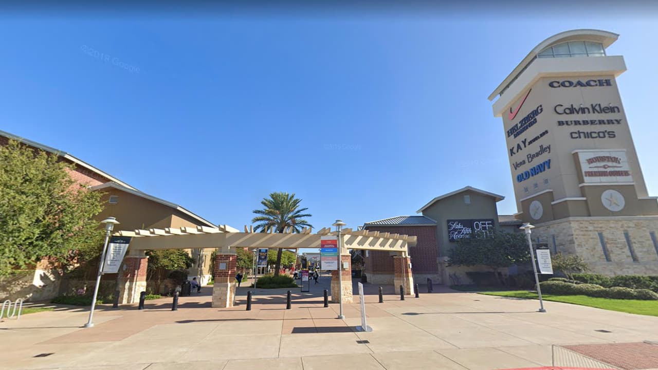 El Houston Premium Outlet estará abierto para los clientes que quieran ir. El gobernador aseguró que esta reapertura es la fase 1 y algunos negocios como salones de belleza o gimnasios permanecerán cerrados por los momentos.