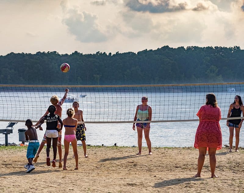 Otros también practican deportes en sus playas.