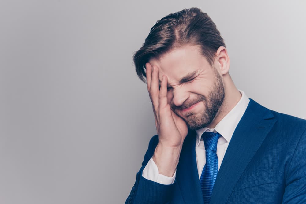 Por la mañana algo que se define de cierta forma, pasa el día y al llegar la noche uno no sabe qué ha ocurrido.