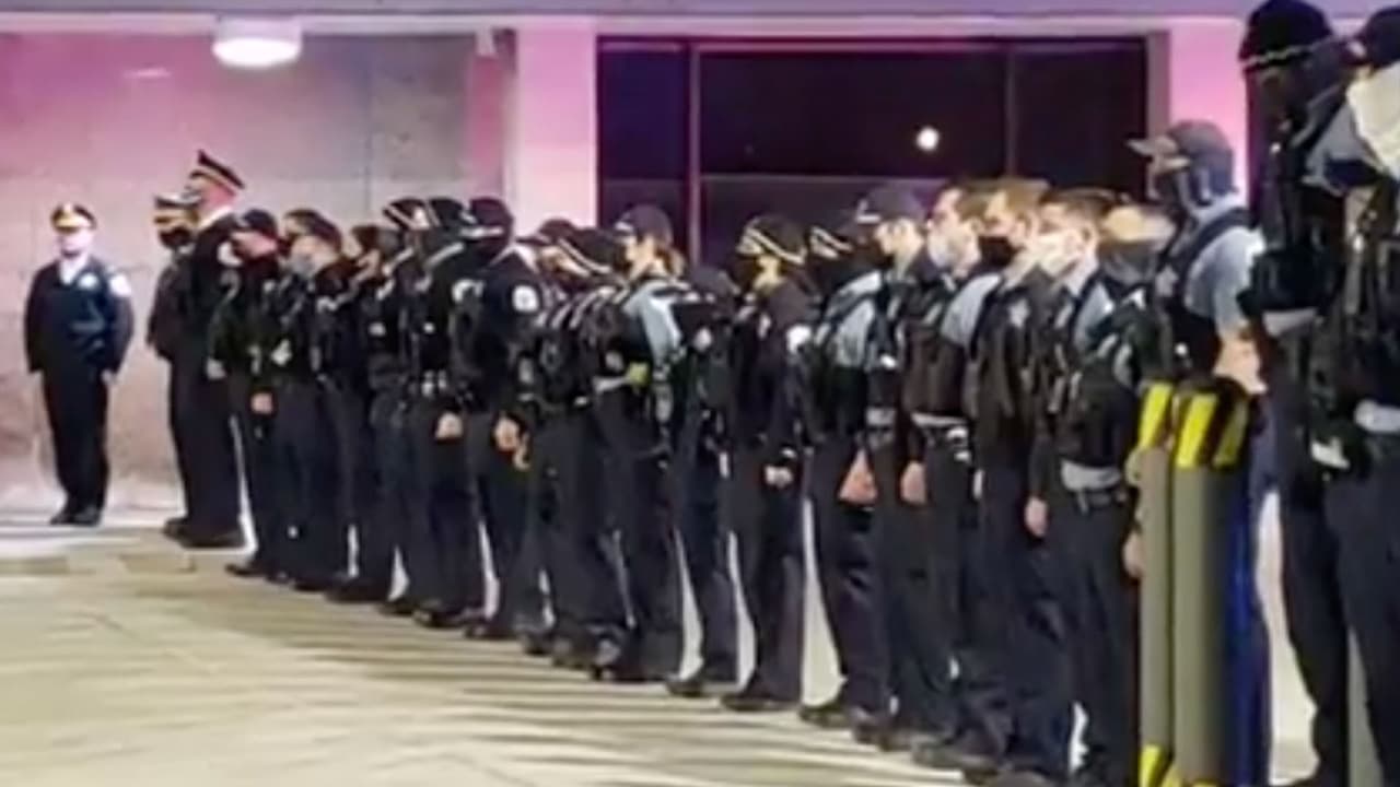 Asimismo, indicó que el suceso ocurrió tras la persecución de un individuo que robó de la tienda Home Depot del área.