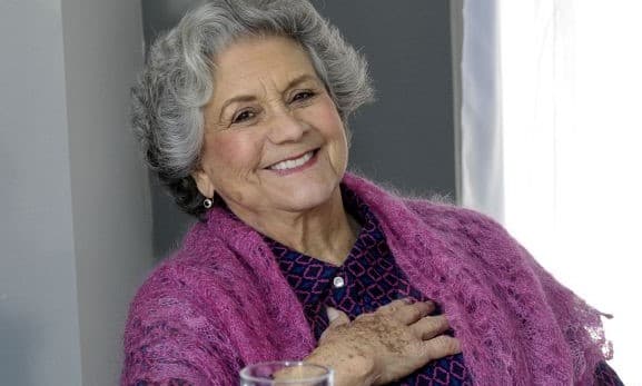 Queta Lavat también ya es considerada una abuelita icónica de la televisión. Ambas hermosas, severas y tiernas a la vez.