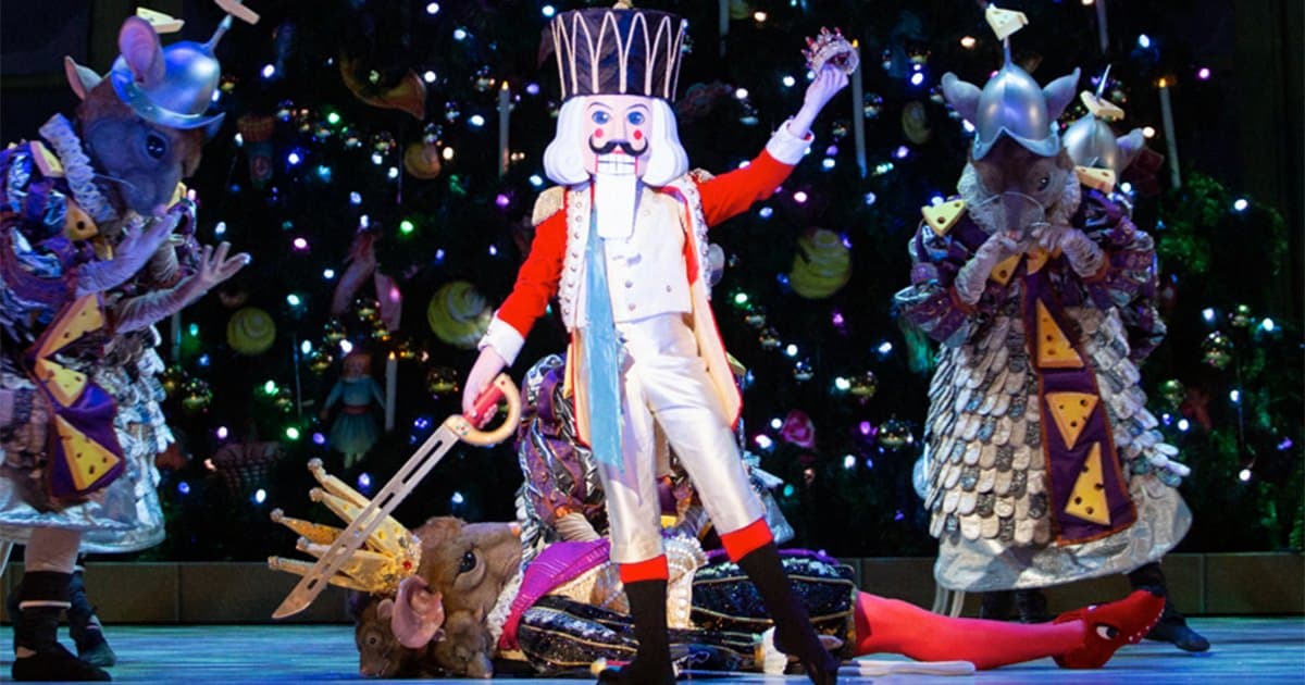 <b><a href="https://philadelphiaballet.org/2022-2023-season/nutcracker/">PA Ballet’s Nutcracker at the Academy of Music (9 al 28 de diciembre)</a></b>. Un clásico atesorado para que disfrutes con toda la familia, esta emocionante producción cobra vida con disfraces resplandecientes, escenarios opulentos y coreografía cautivadora, todo con el telón de fondo de la fascinante partitura de Tchaikovsky.
