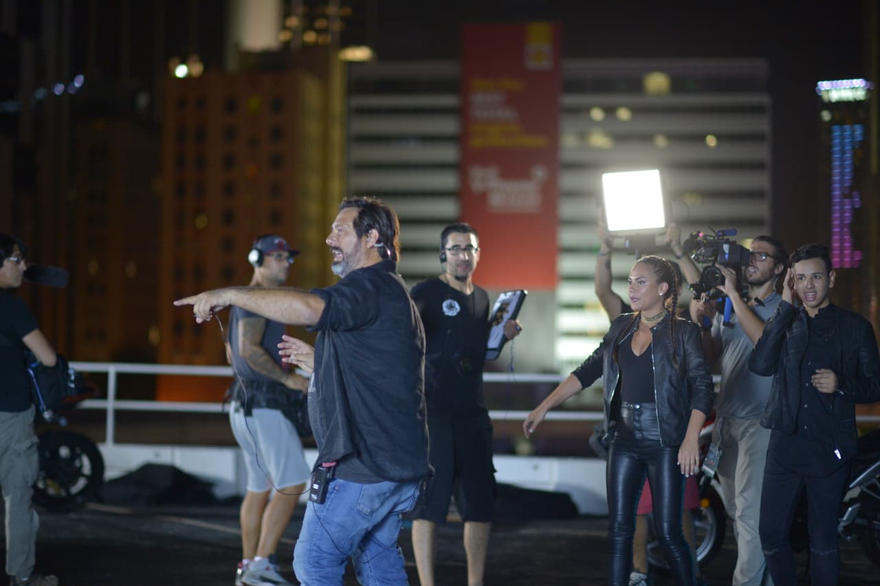 Jorge, Kevin, Garmandy, Aimeé, Megamy y April superaron los obstáculos que se presentaron en los ensayos y en la grabación del videoclip de "Rebelde". El resultado final fue un vídeo con fuerza y mucha pasión.