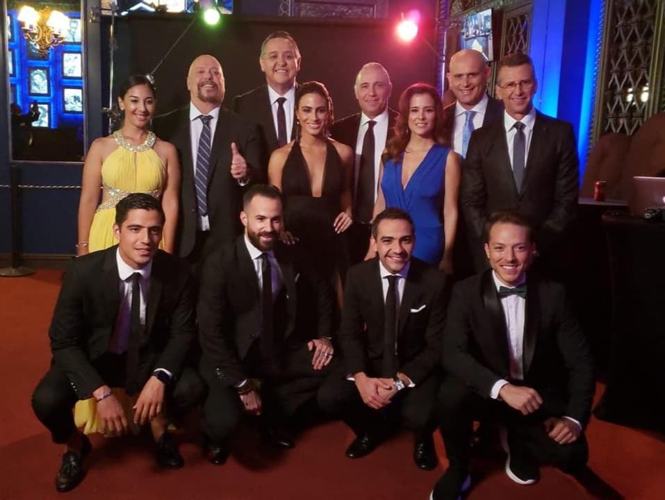 Ahí también convivió con otros comentaristas deportivos del equipo de Univision.