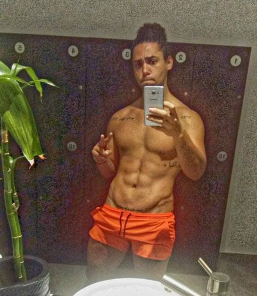 "Desde los 15 años comencé a ir al gimnasio. A esa edad tenía sobrepeso, fui adolescete obeso pero llegó un punto en el que decidí cambiar mi vida y mi estilo de alimentación, comencé a hacer ejercicio y comer saludable", dijo en entrevista con la revista EstiloDF.