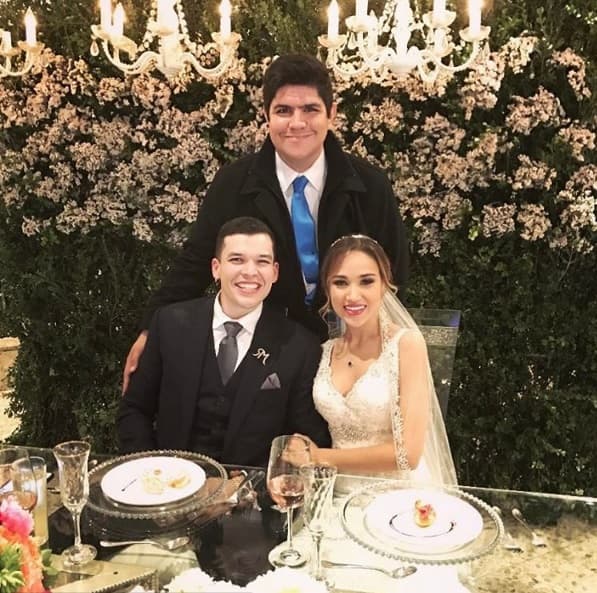 A principios de este año, ambos confirmaron su unión al casarse también por la iglesia en la Catedral de Ciudad Obregón, Sonora, donde contaron con la presencia de muchas personalidades del espectáculo.
