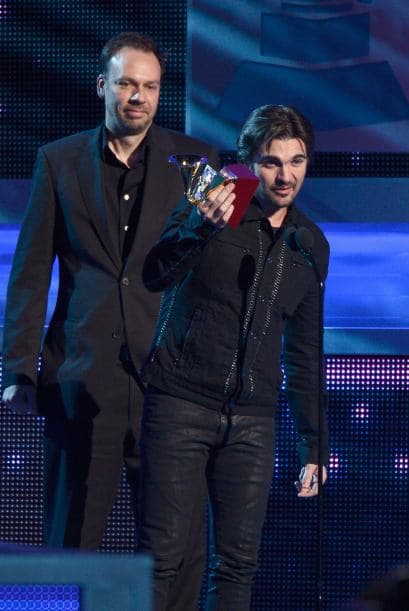 En 2008 Juanes ganó cinco Latin GRAMMY incluyendo Álbum del Año y Best Male Pop Vocal Album por 'La Vida... Es Un Ratico', así como Canción del Año y Mejor Video Musical Versión corta por su tema 'Me Enamora'.