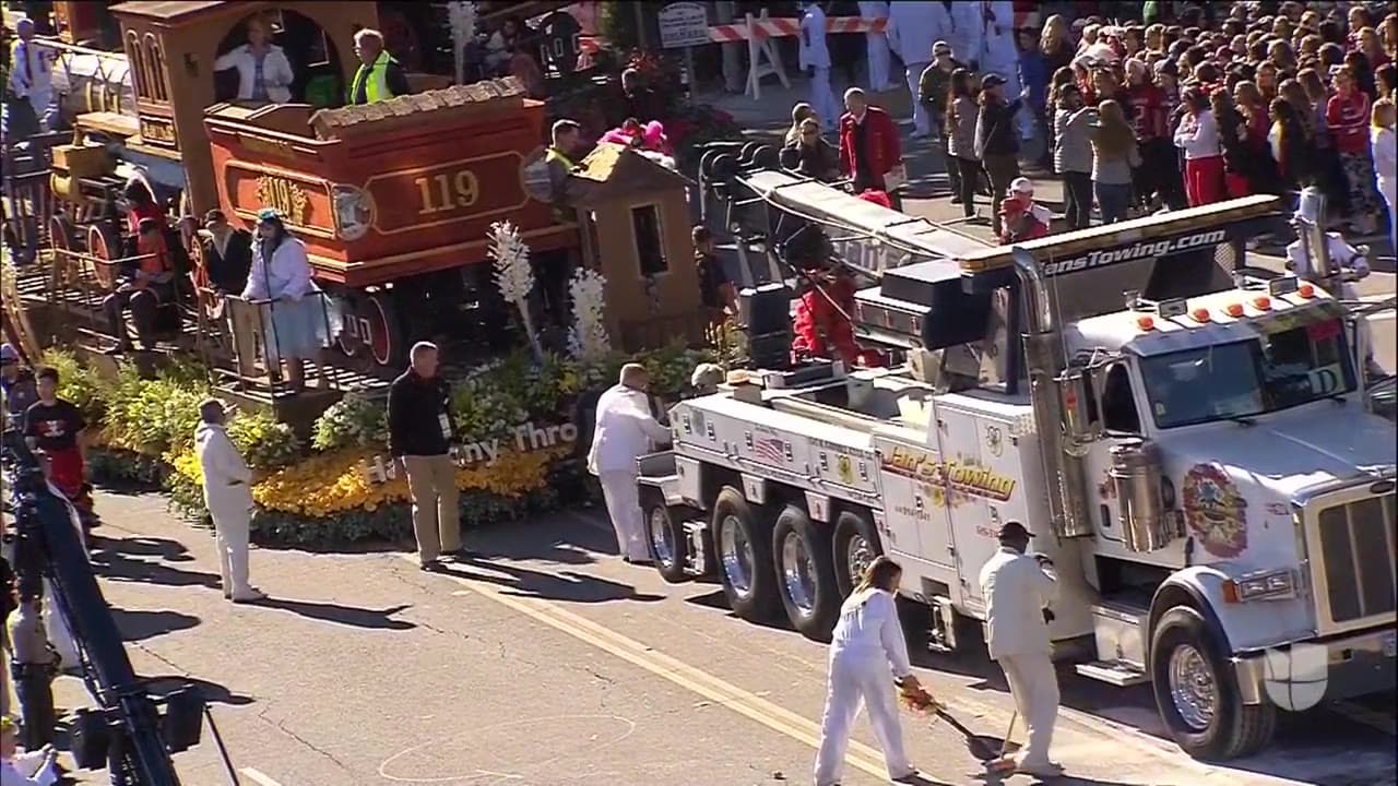 Ni el frío, ni fallas técnicas detuvieron a ‘La Melodía de la Vida’ del Desfile de las Rosas