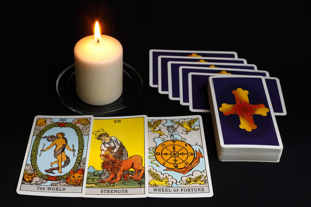 <b>NÚMERO 8</b>
<br>Este número par simboliza en sus cartas que estás a punto de conseguir lo que quieres. Es algo que representa la evolución de tu aventura, habla del progreso que has tenido en el ciclo, el cual está casi culminando tras mucho esfuerzo, energía y trabajo duro en determinado ámbito y ya casi llegas a la meta.