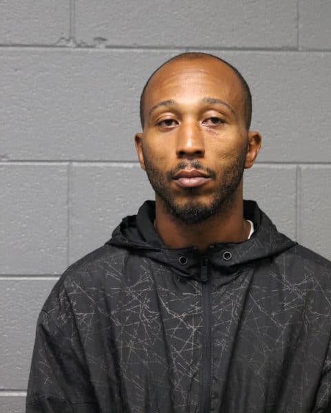 Arrestos: Gregory Kidd. Dirección del suceso: cuadra 100 de North State - 1st District. Un cargo de delito grave de robo.