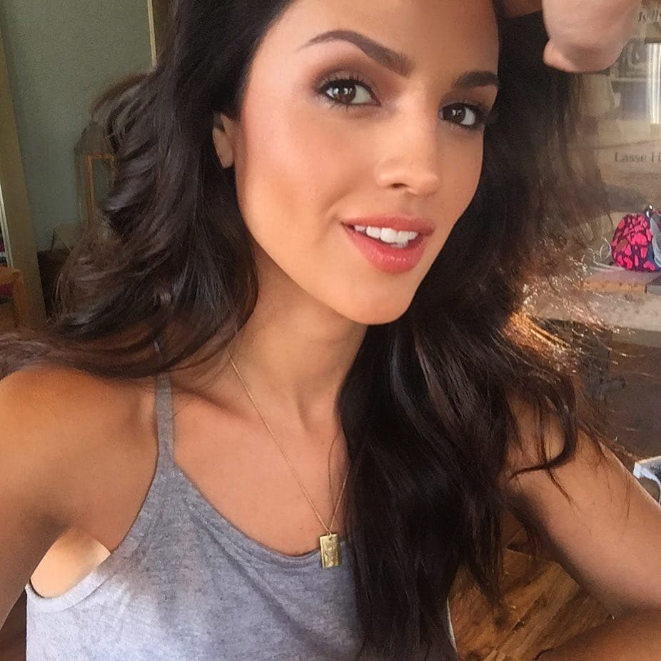 Eiza González es una mujer muy seductora y le encanta presumir ese cuerpazo de infarto que se carga.