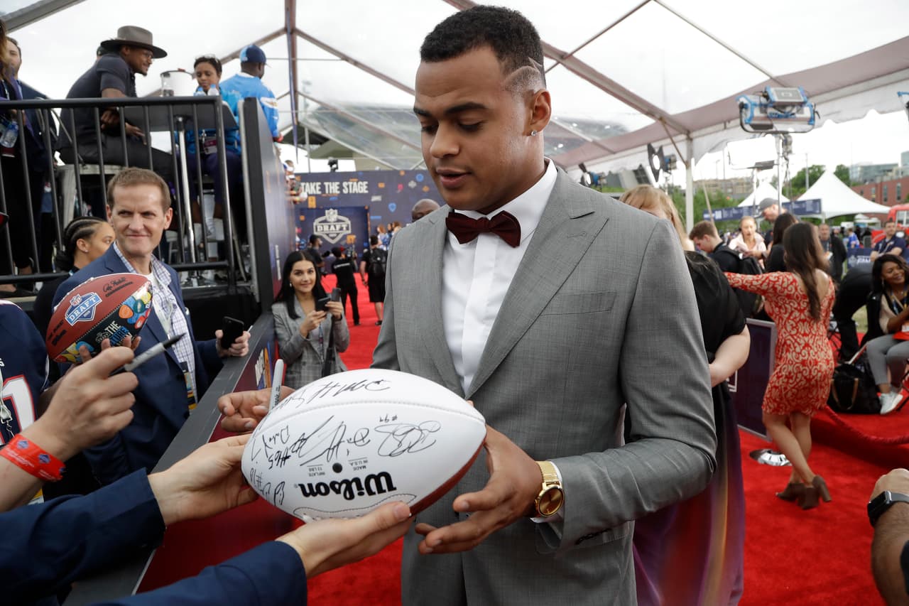 Con gran estilo y clase llegaron a la 'Ciudad de la Música' los futuros héroes de la NFL. Estas son las mejores imágenes de la alfombra roja del NFL Draft 2019.