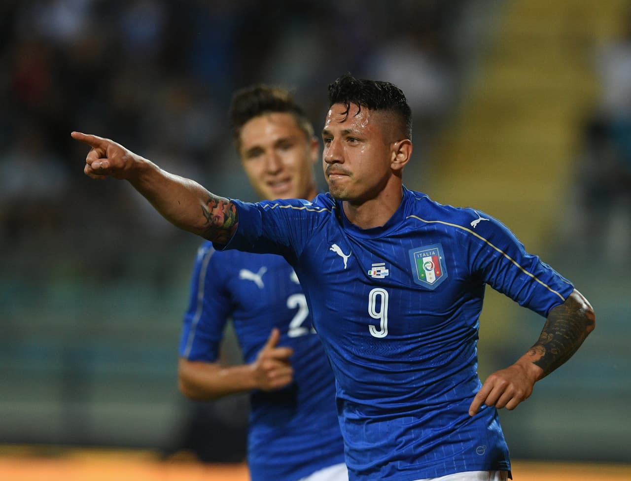 Debutó con la '9' de la Nazionale en aquel partido y marcó tres goles, 
<b>sin embargo no volvió a ser convocado e Italia se quedó sin clasificar al Mundial.</b>