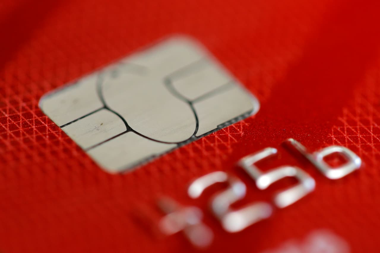 <b>Cuida tu número secreto. </b>Al momento de pagar nunca hay que dar nuestro PIN personal y de preferencia no hay que usar un wifi público.