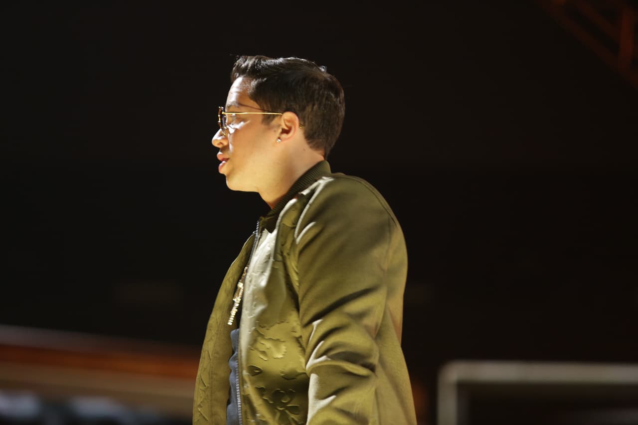 De la Guetto también ha participado con cantantes como Thalía, con quien colaboró en el tema "Todavía te quiero".