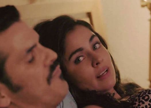 Ante la abismal transformación entre un papel y otro, Claudia afirmó: "[...] Ha sido increíble esta experiencia del cambio de hacer un personaje tan bueno a otro que tiene muchos secretos escondidos.".