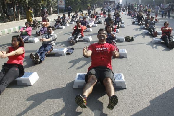  Las personas participan en el Día Raahgiri, organizado por el gobierno de Gurgaon, en India.
