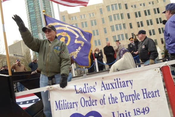 Cancelan Desfile del Día de los Veteranos de Carolina del Norte en Raleigh; la ceremonia sigue  