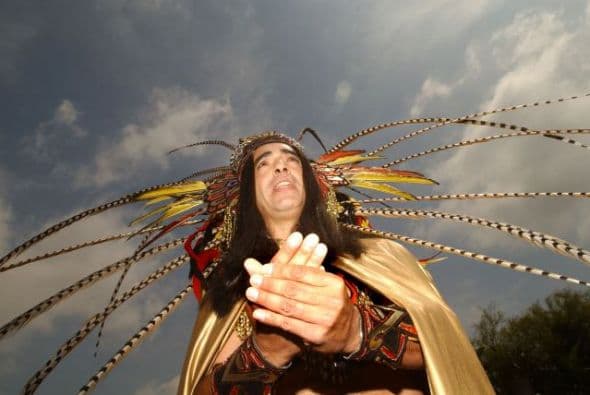 La celebración del 5 de Mayo da para todo, y eso aplica a la vestimenta. Algunos muy tradicionales, otros no tanto, pero lo que cuenta es el color y sabor de nuestras raíces ¿No lo crees? ¿Cinco de Mayo no es un día festivo?, la respuesta aquí