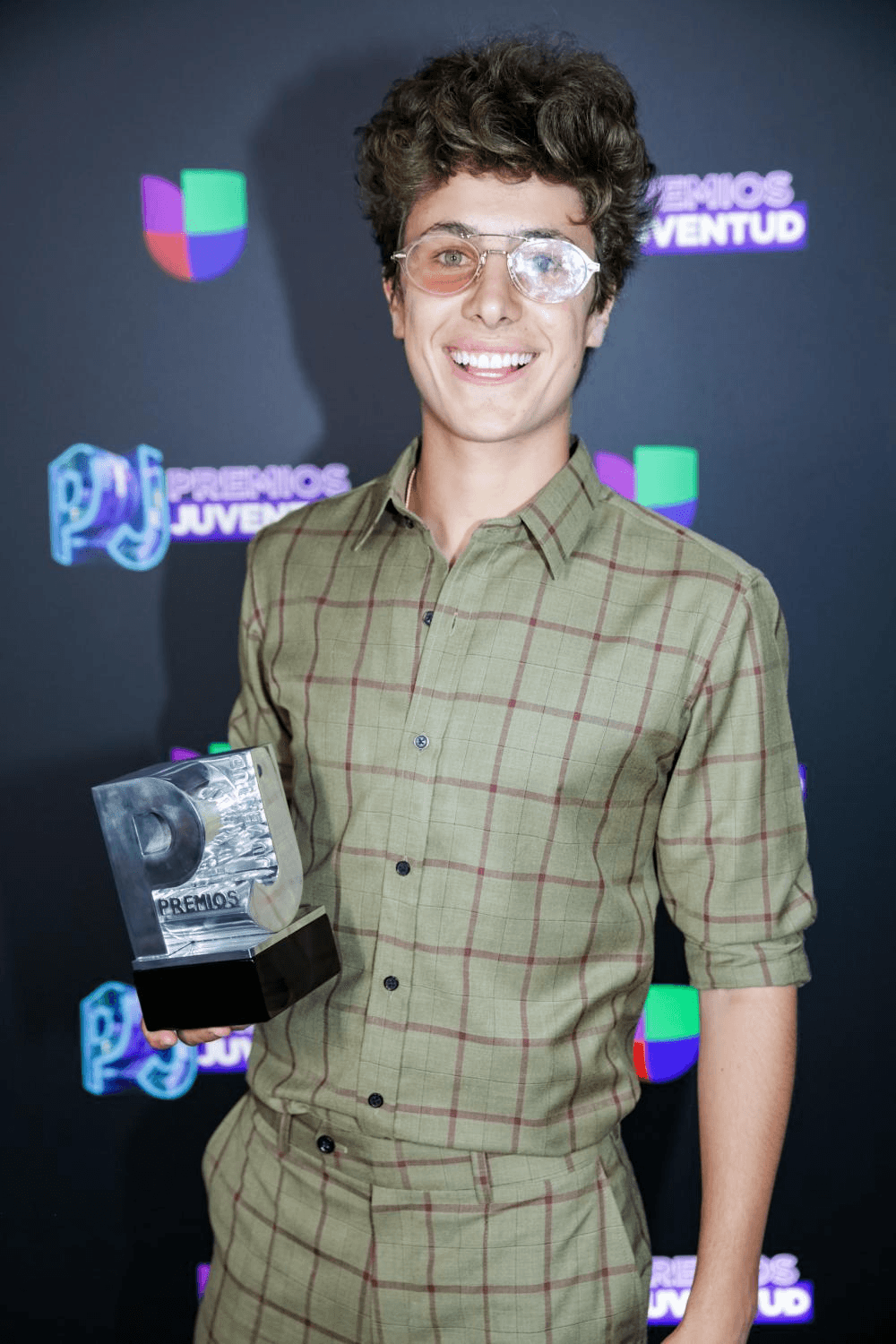 El influencer mexicano ha recibido múltiples galardones por su trayectoria en internet, entre ellos, dos estatuillas de Premios Juventud.