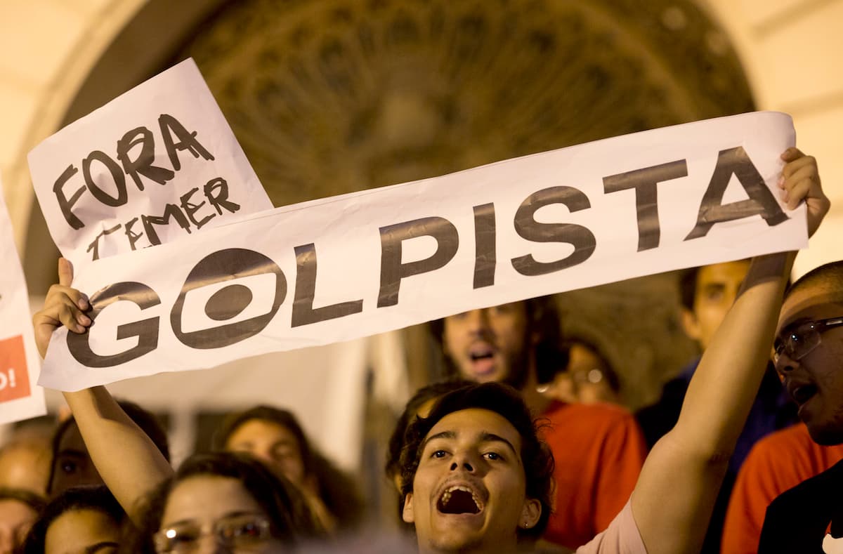 Las manifestaciones, que empezaron siendo pacíficas, expresaron su repudio a lo que consideran un golpe de Estado contra el gobierno de Dilma Rousseff