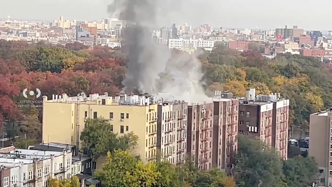 Incendio en edificio del Bronx hiere a cuatro personas; un bombero en estado grave