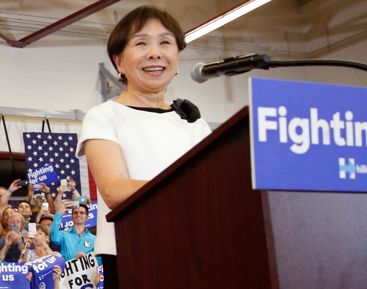 <b>Rep. Doris Matsui</b>
<br>Matsui le dijo a The Washington Post en un comunicado el 18 de julio que apoyaba una investigación.
<br>"Con seis investigaciones en curso, el Congreso está trabajando para completar el trabajo que inició el Asesor Especial Robert Mueller. Una investigación de juicio político es una etapa crítica en ese proceso, y necesitamos determinar la verdad", señaló la representante.
<br>