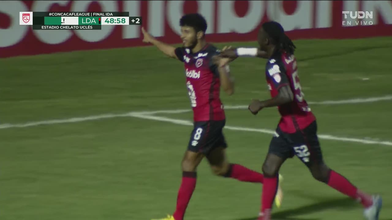 ¡Se iguala todo! Alajuelense hace el 1-1 de penal gracias a Venegas
