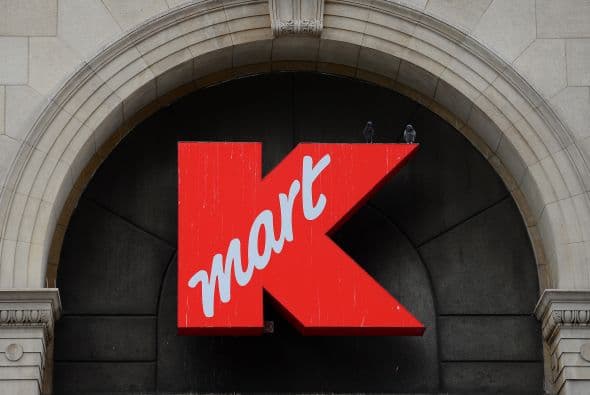 Sears inventó en el siglo XIX las ventas por catálogo; Kmart fue pionero en ser un gran almacén de descuento.