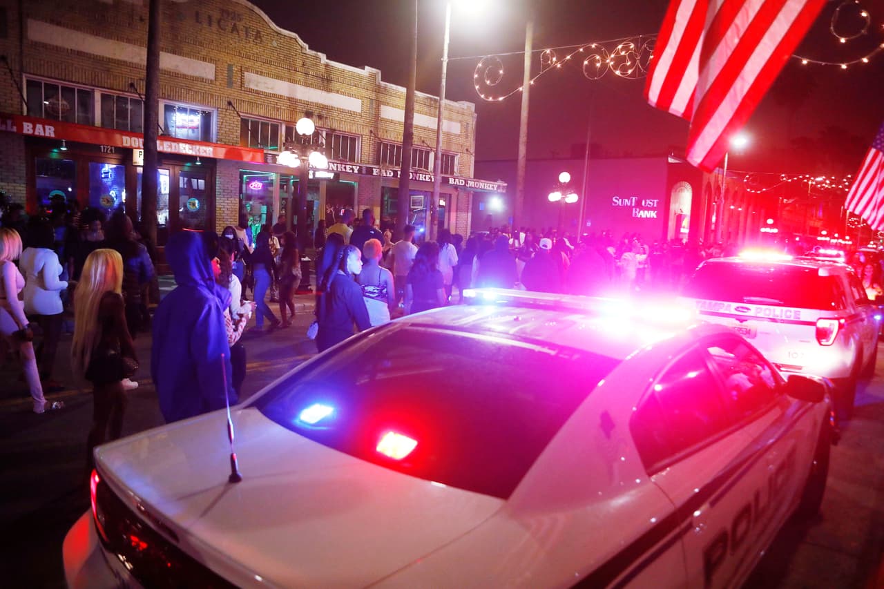 Pero las personas no han atendido las medidas de seguridad, a pesar que la policía puede imponer multas de hasta $450 por no usar máscara.