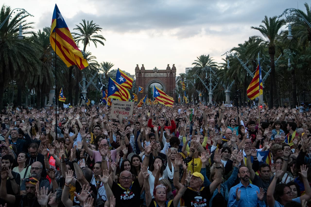 La portavoz del gobierno español, Isabel Celaá, consideró que el primer aniversario de ese referéndum es "un día de triste memoria" en el que "no hay nada que celebrar.