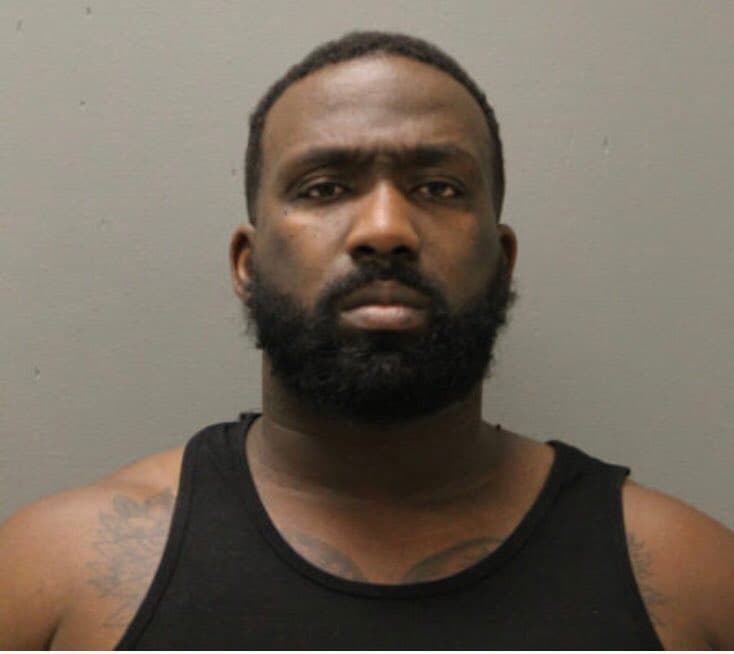 La policía anuncio el viernes el arresto de Corey Deering, pareja de Stacey Jones, y le presento cargos para asesinar a la mujer embarazada quien también murió. Según la policía, Deering quien no tiene un historial criminal, amenazo a Jones diciendole que no llegaría a completar su embarazo.