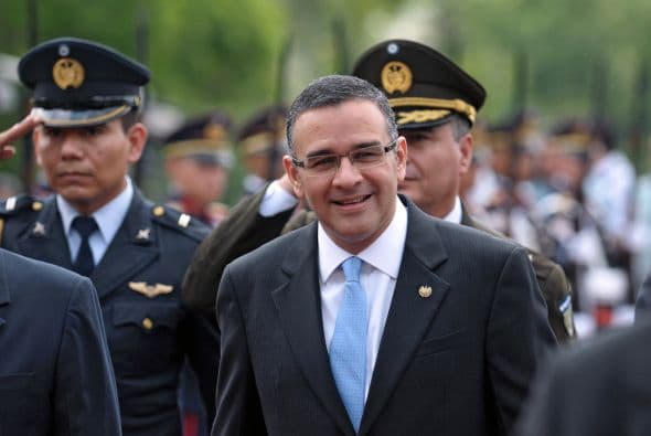 Funes obtuvo una calificación de 6.69 en una escala que mide progresivamente desde 0 hasta 10 el apoyo popular. En mayo, después de su primer año de gobierno, tenía 6.78, según el Instituto Universitario de Opinión Pública (IUDOP) de la Universidad Centroamericana.