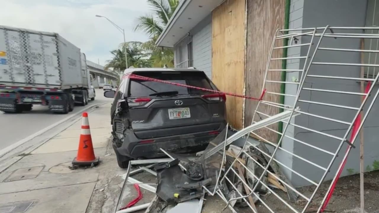Una camioneta se estrella contra una casa en Miami donde había niños y una familia