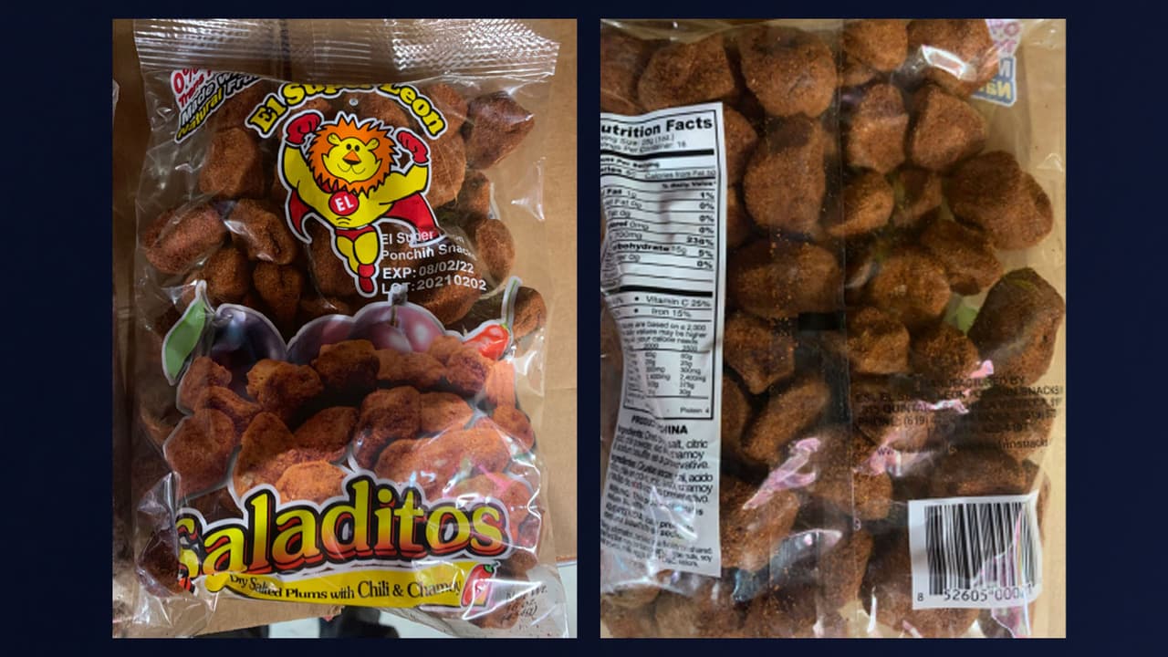 <b>4. El Super Leon Saladitos Dry Salted Plums with Chili and Chamoy</b>
<br>Estos productos tienen hasta 33.25 microgramos de plomo por porción.