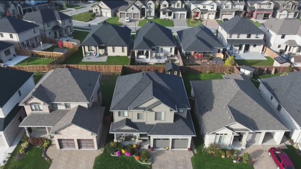 ¿Tienes planeado comprar casa? Te explicamos si es un buen momento para hacerlo y te damos consejos