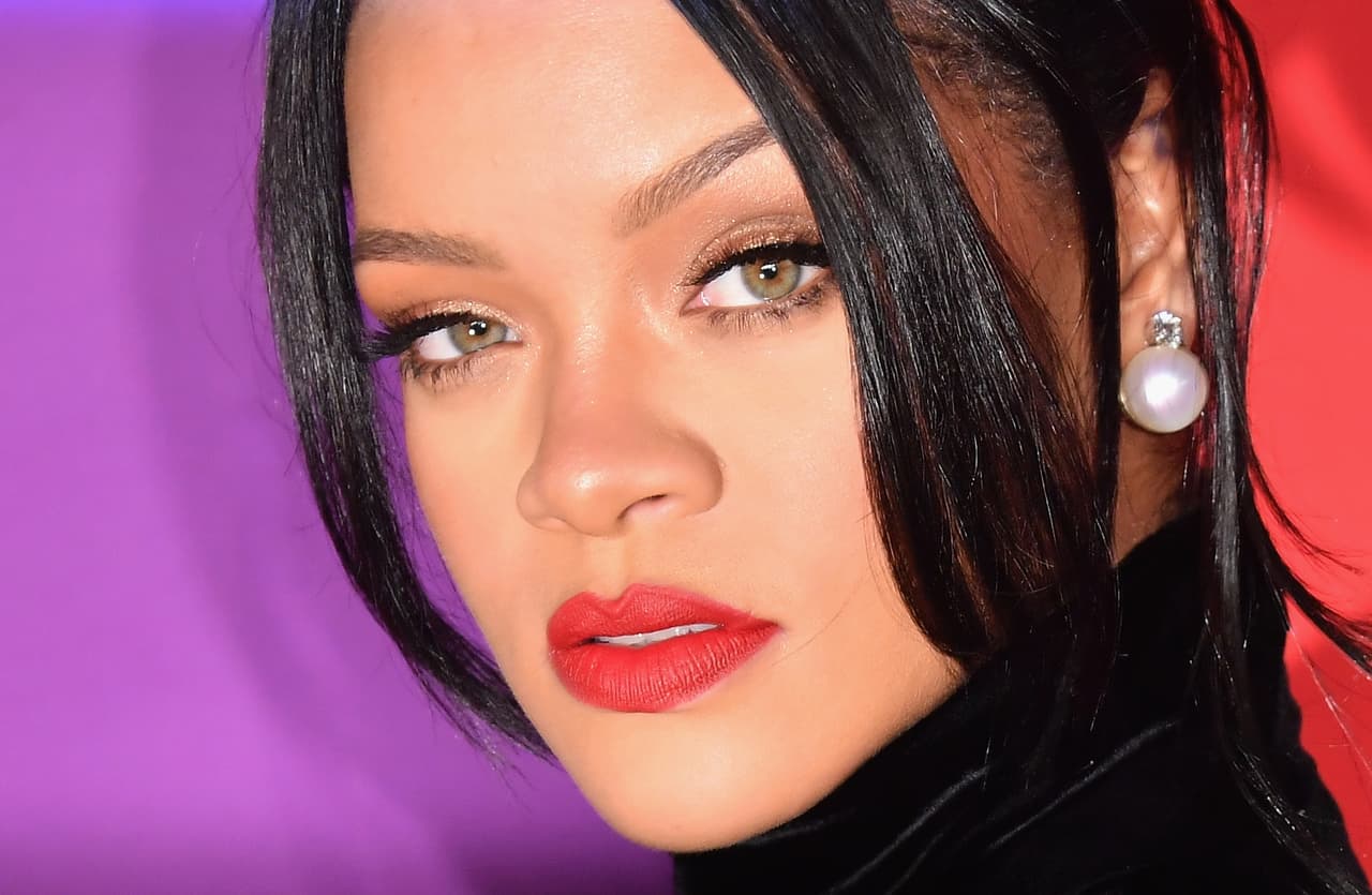 <b>Rihanna. </b>En noviembre de 2018 fue utilizado en un mitin de Trump en Tennessee el tema 'Don't stop the music', un sencillo de la artista de Barbados que se popularizó en 2007.
<a href="https://twitter.com/rihanna/status/1059240423091245056"><u>Momentos después la cantante tuiteó</u></a>: “Ni yo ni mi gente estaríamos en uno de esos mítines trágicos o alrededor de ellos".
