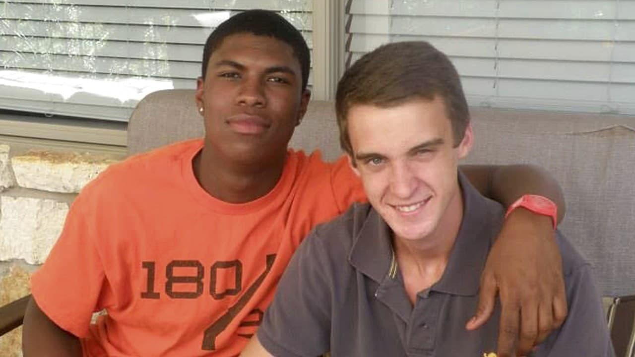 Por una selfie un turista estadounidense es asesinado a golpes en un bar de Grecia