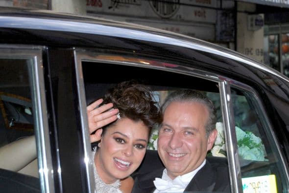 Yadhira Carrillo y Juan Collado se casaron por el civil en el Colegio de Las Vizcaínas, el 31 de marzo de 2012. A la boda asistieron personalidades del mundo del espectáculo (Jacky Bracamontes, Mariana Seoane) y de la política (Arturo Montiel, Raúl Salinas de Gortari, Diego Fernández de Cevallos y Roberto Madrazo, entre otros), de acuerdo con la revista Quién y la revista Caras. La celebración fue 
<b><a href="https://www.univision.com/noticias/criminalidad/la-historia-detras-de-juan-collado-el-poderoso-abogado-mexicano-acusado-de-lavado-de-dinero">amenizada por Julio Iglesias</a></b>.