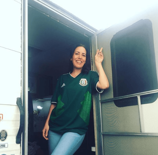 Stephanie Salas fue otra de las personalidades que se vistió de verde para disfrutar del partido entre México y Corea del Sur. "¡Con todo mi Selección Mexicana!", escribió la actriz junto a esta instántanea.