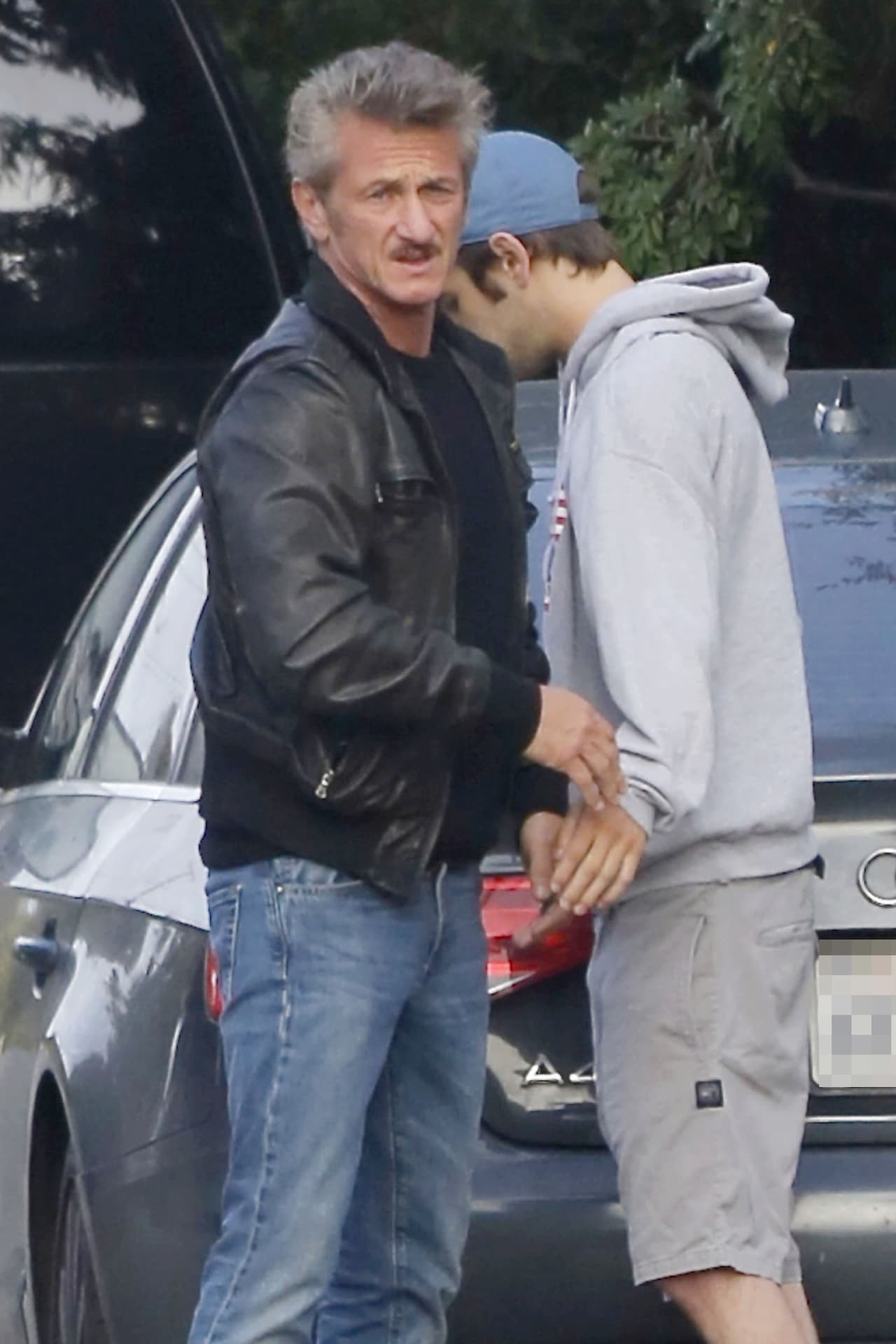 Un abrazo siempre une a las personas.