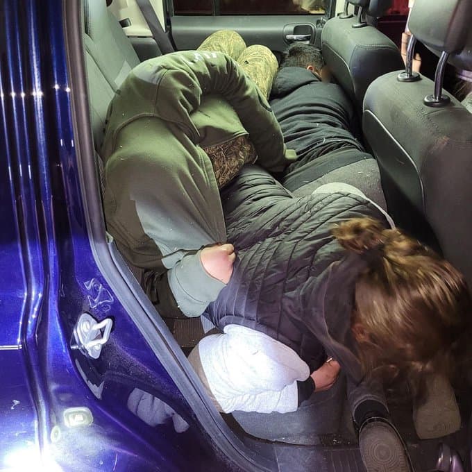 El hombre enfrenta cargos criminales de contrabando.